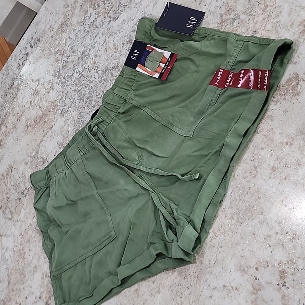 Gap pull‎ on tencel short size xl color green